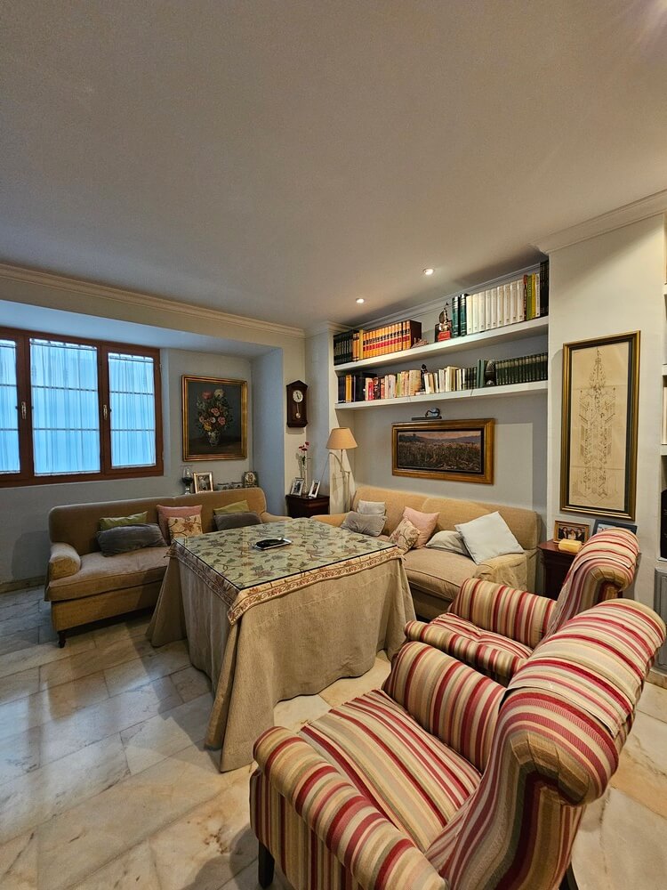 Living room of Spanish immersion home in Sevilla