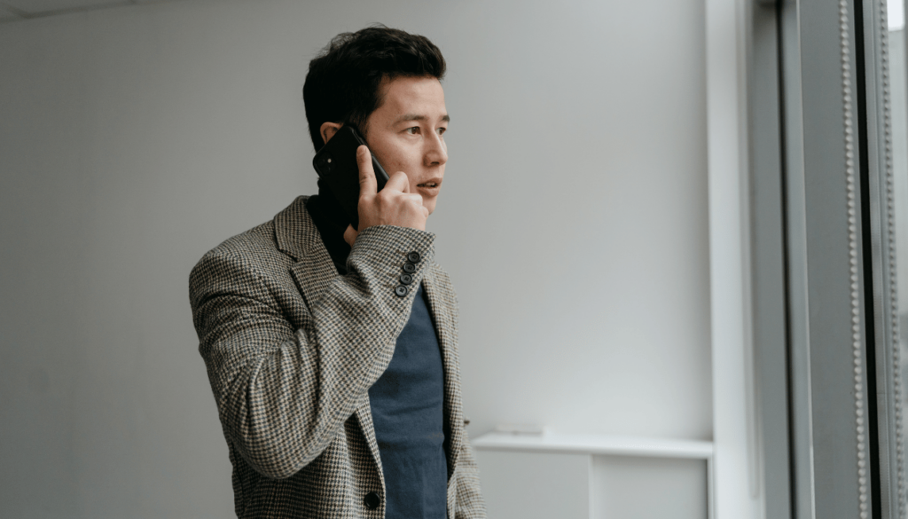 48. ¿De parte de quién?