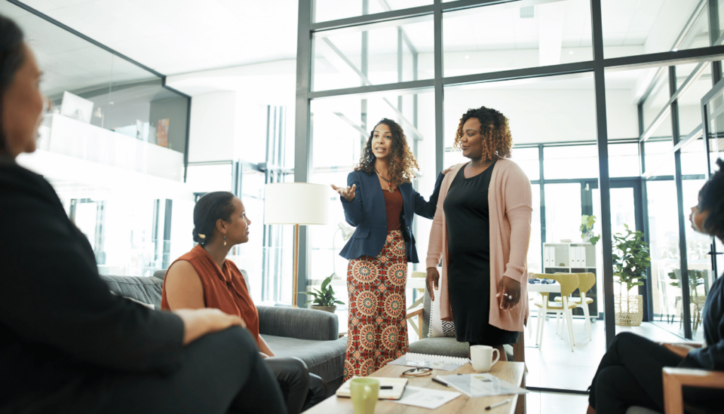 83. Estamos para servirle