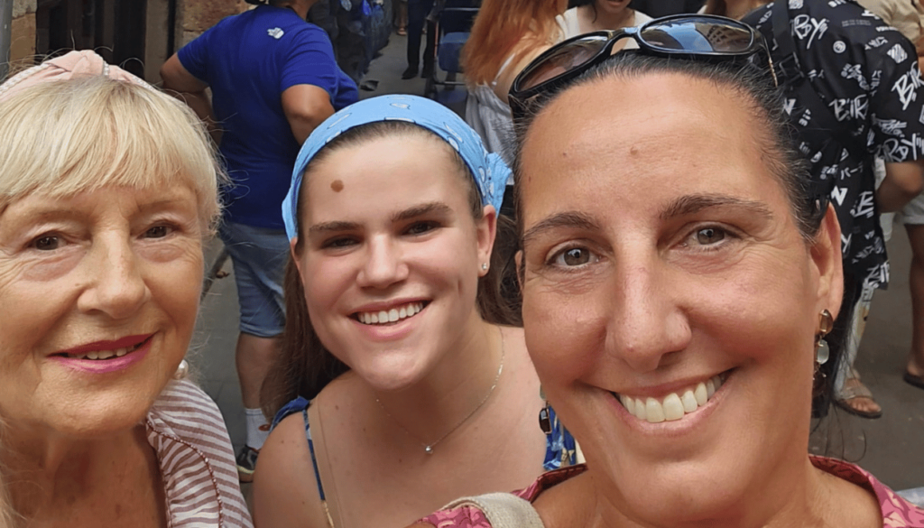 Fallon, Monica, and her Mum at Verdi – ‘Meduses’ Jellyfish Lights at the Festa Major, Barcelona