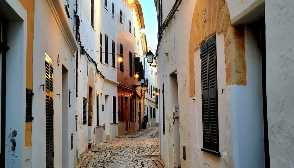 Seasonal Tourism Insights: When Menorca Truly Comes Alive