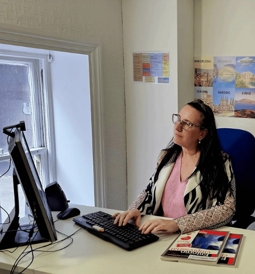 Email Greetings in Spanish for Work: Master Professional Communication