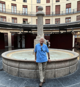 Historic Charm at Plaza Redonda: Where Locals Shop and Learners Listen