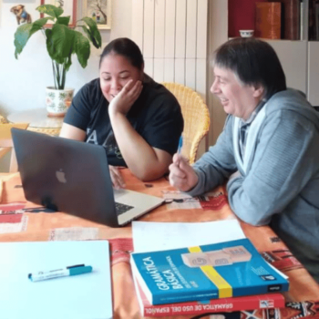 Spanish Immersion vs Classroom Learning: Which Is Better?