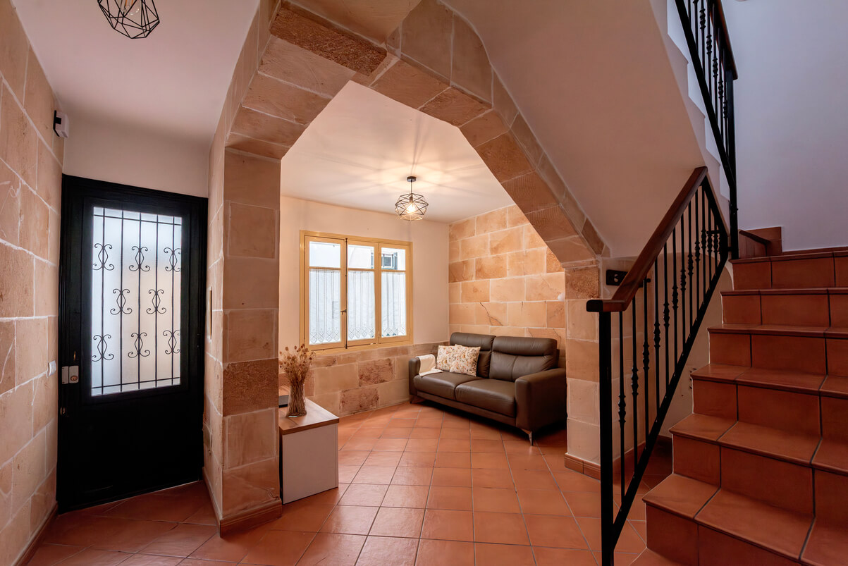 warm living room with big windows. The house of the Spanish, Mónica, in Menorca.