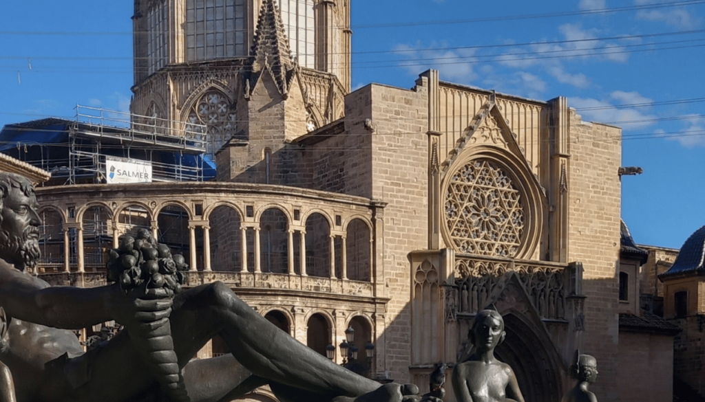 Plaza de la Virgen – A Historic Heartbeat of the City