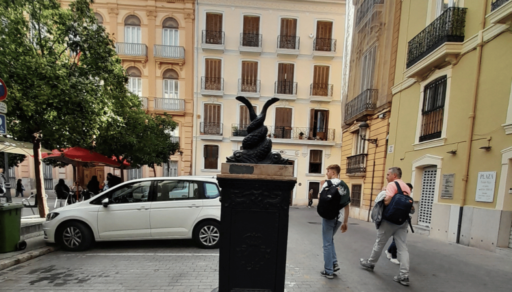 Plaza de la Virgen – A Historic Heartbeat of the City