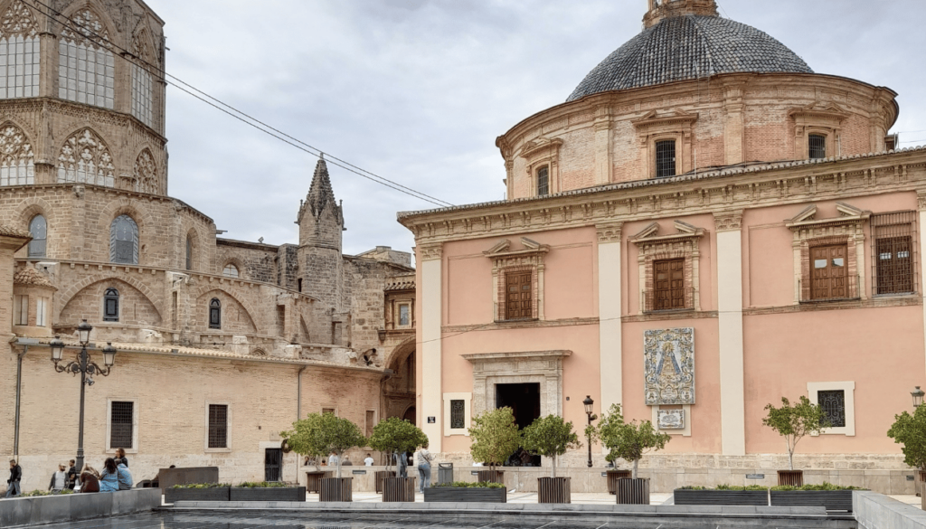 Plaza de la Reina – A Revitalized Urban Hub