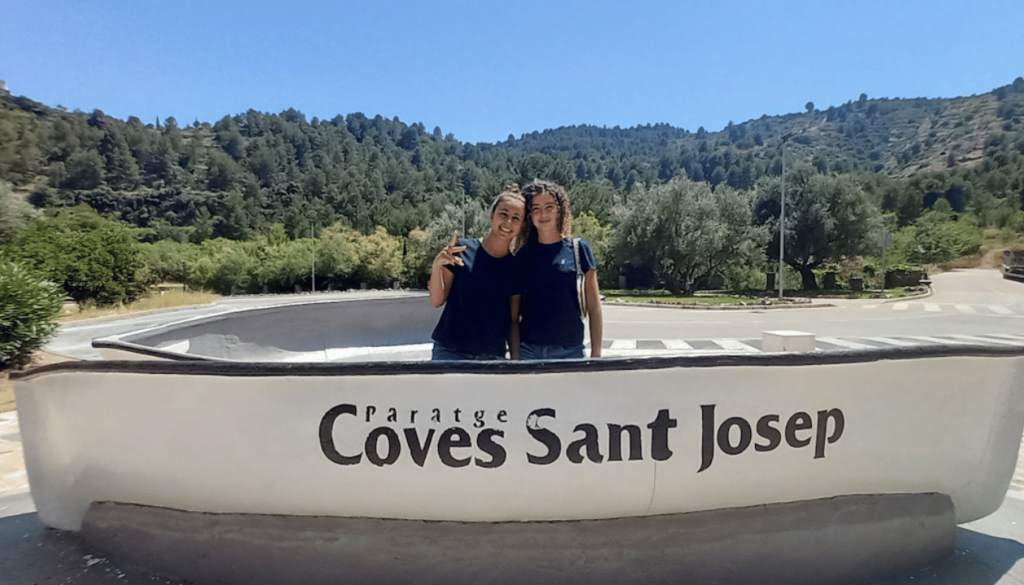 Sofía and Flora – Understanding Science and Spanish through the Cave Experience