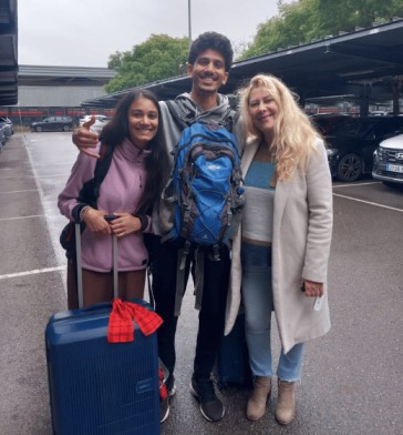 Two Siblings, One Spanish Christmas: Arjun and Kaveri’s Immersion in Gilet, Valencia