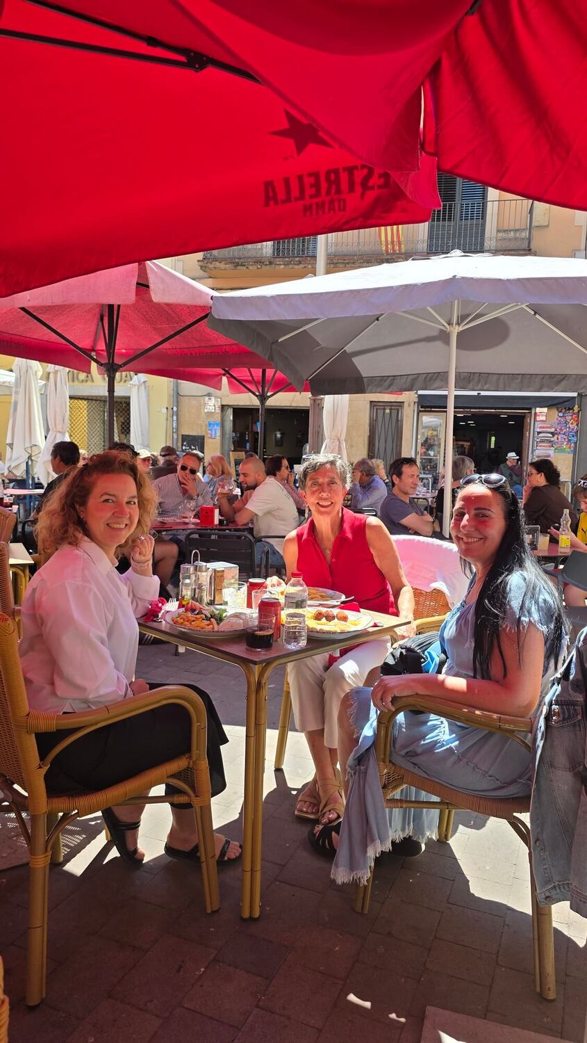 A group of women have a meal outside in Tarragona