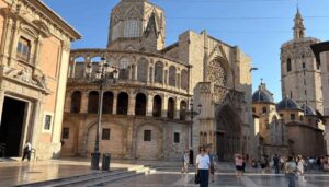 Practical Tips Before You Visit La Lonja