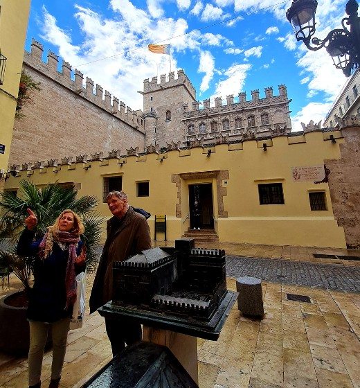 Visit La Lonja in Valencia With a Local Teacher